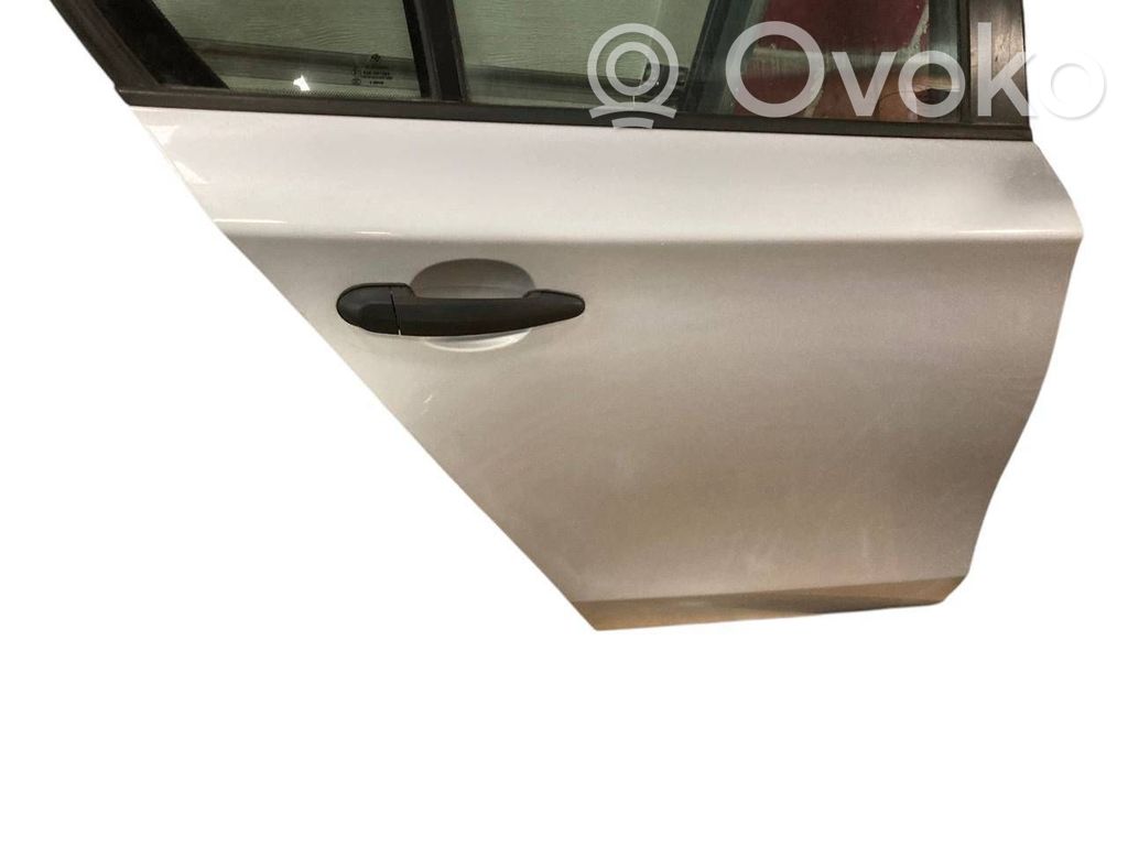 Aizmugurējās durvis