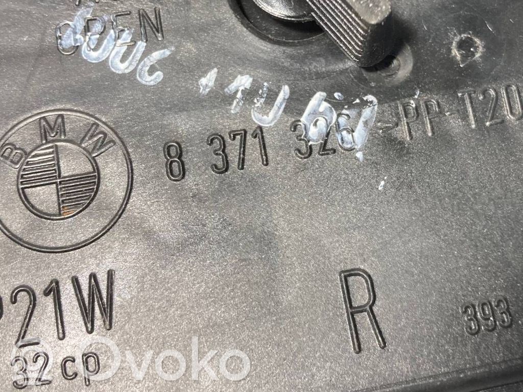 Aizmugures spuldzes vāka turētājs