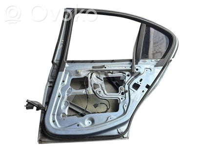 Aizmugurējās durvis