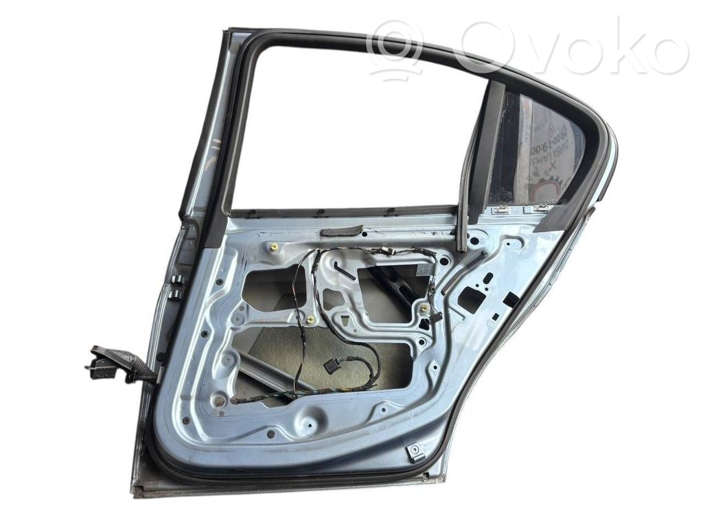 Aizmugurējās durvis