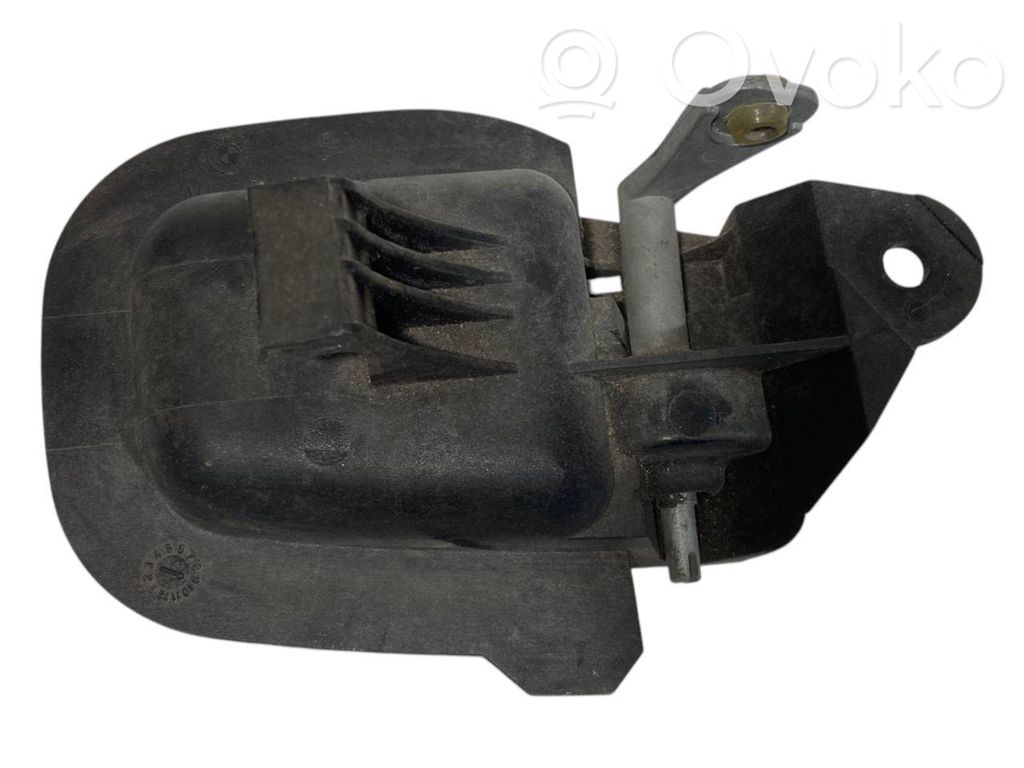 Internal opening handle