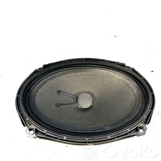 Speaker(s) in the rear window