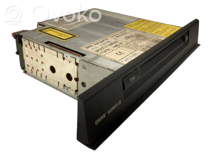 Radio / CD/DVD atskaņotājs / navigācija