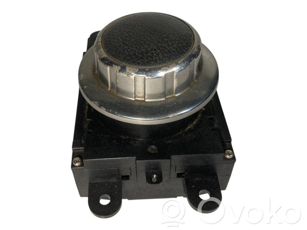 Multimediju kontrolieris