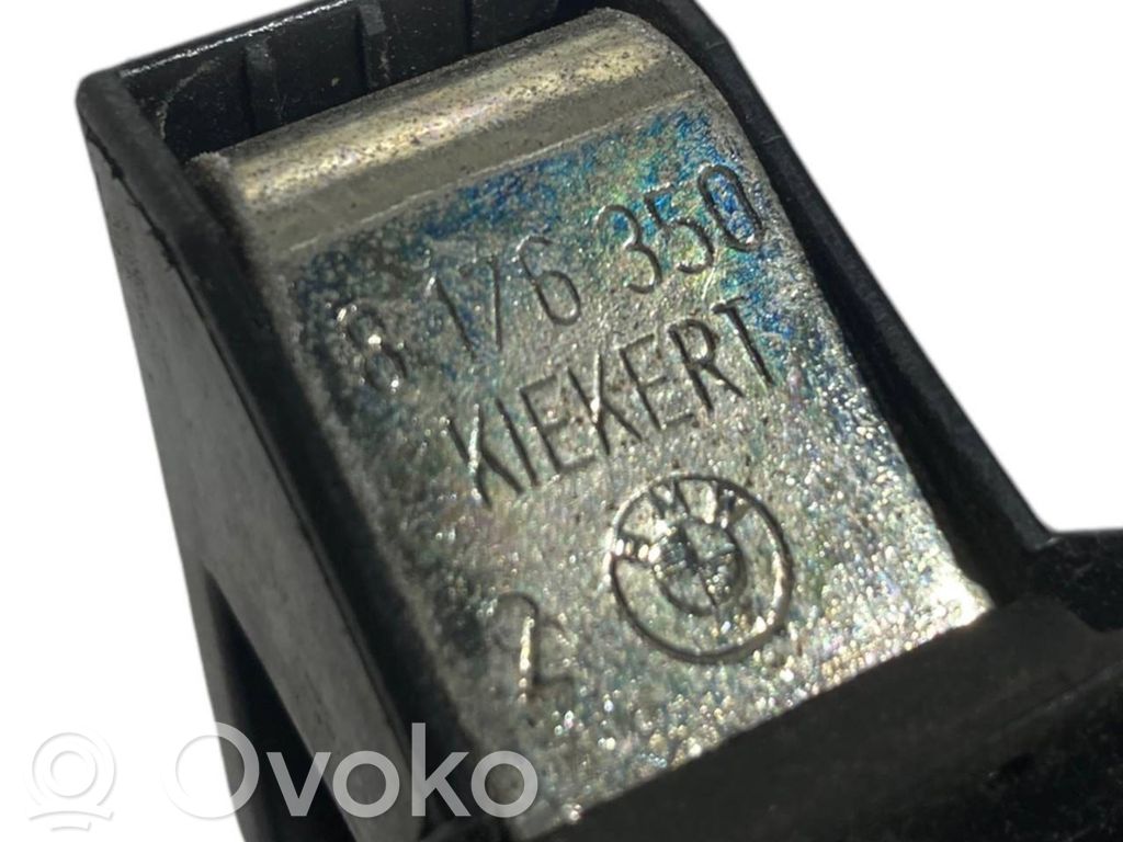 Aizmugurē slēdzenes cilpa