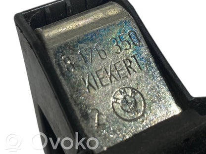 Aizmugurē slēdzenes cilpa