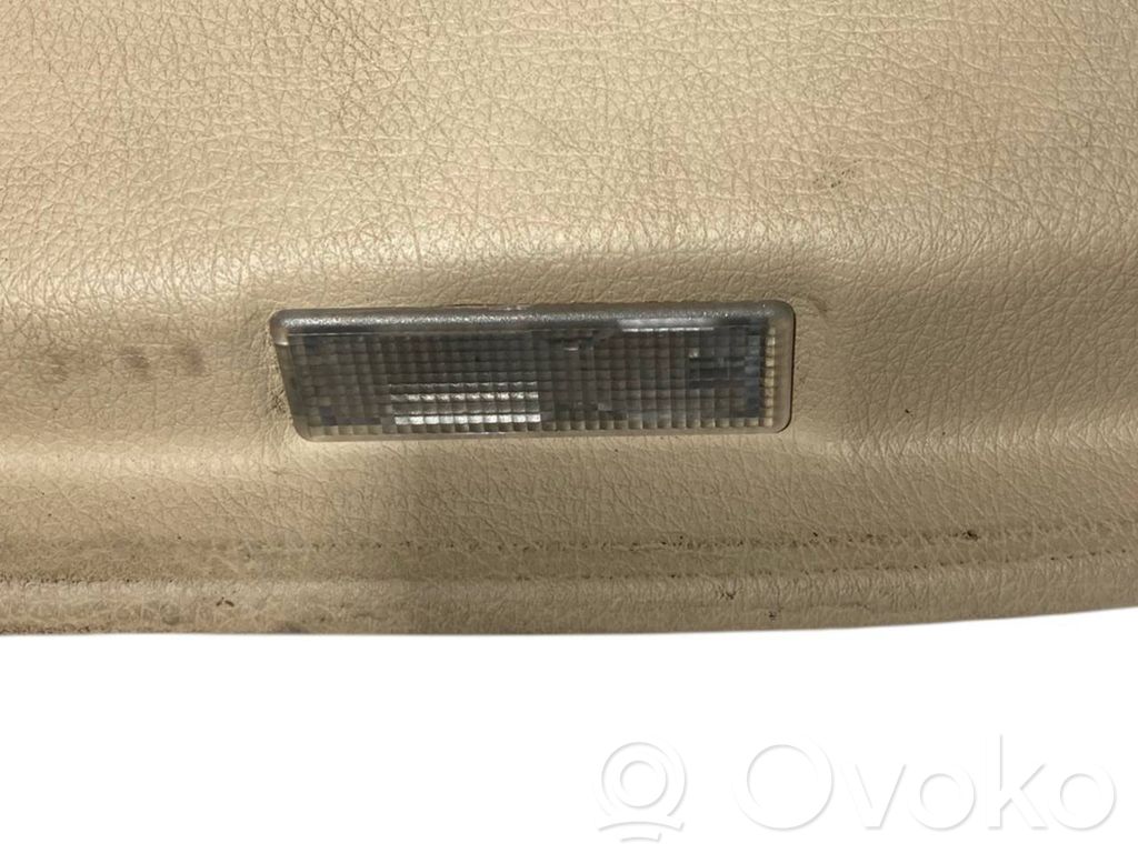 Apšuvums aizmugurējām durvīm