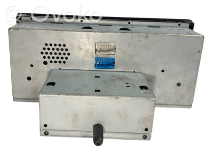 Radio / CD/DVD atskaņotājs / navigācija