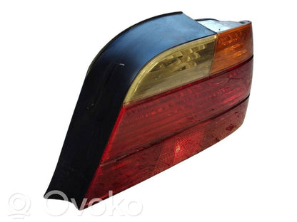 Aizmugurējais lukturis virsbūvē