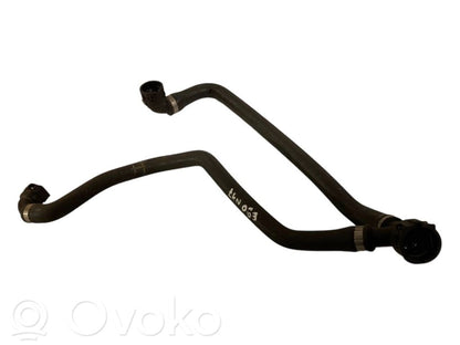 Caurulīte (-es) / šļūtene (-es)