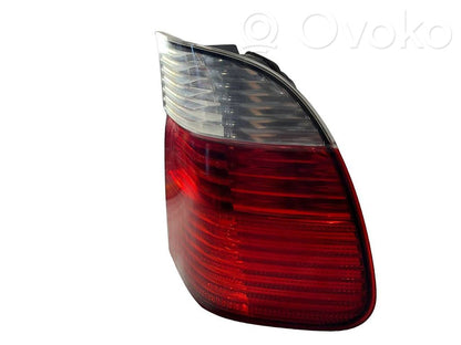 Aizmugurējais lukturis virsbūvē