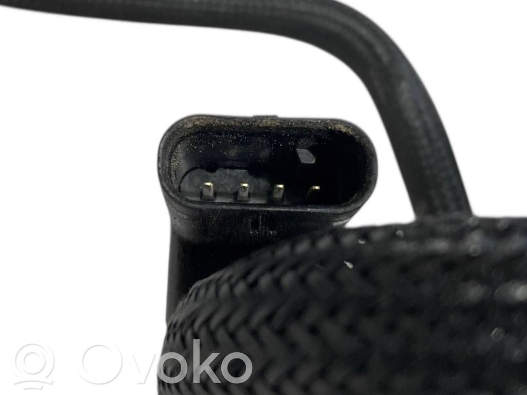 Caurule (-es) / šļūtene (-es)