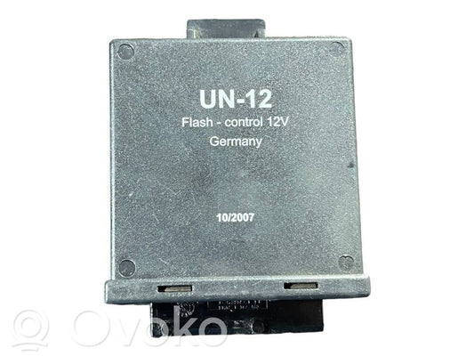 Piekabes āķa vadības bloks