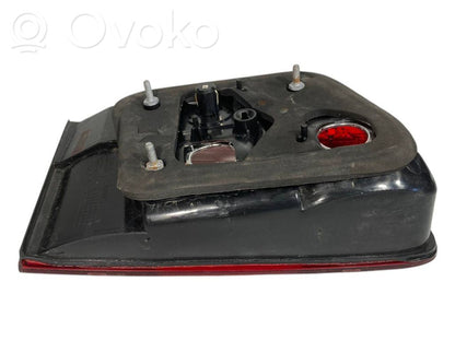 Aizmugurējais lukturis pārsegā