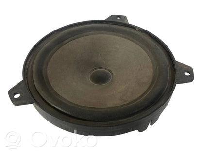 Skaļrunis (-i) priekšējās durvīs