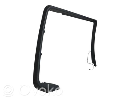 Apšuvums aizmugurējām durvīm