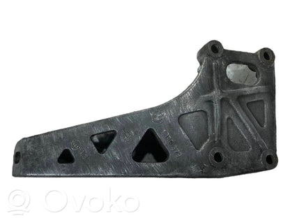 Engine mounting bracket