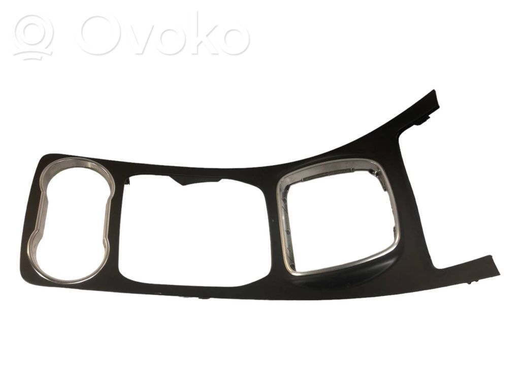 Ātrumu pārslēgšanas sviras dekoratīvā apdare (plastmasas)