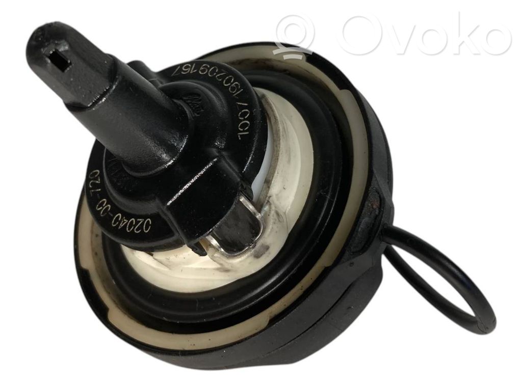 Screw-on fuel tank cap