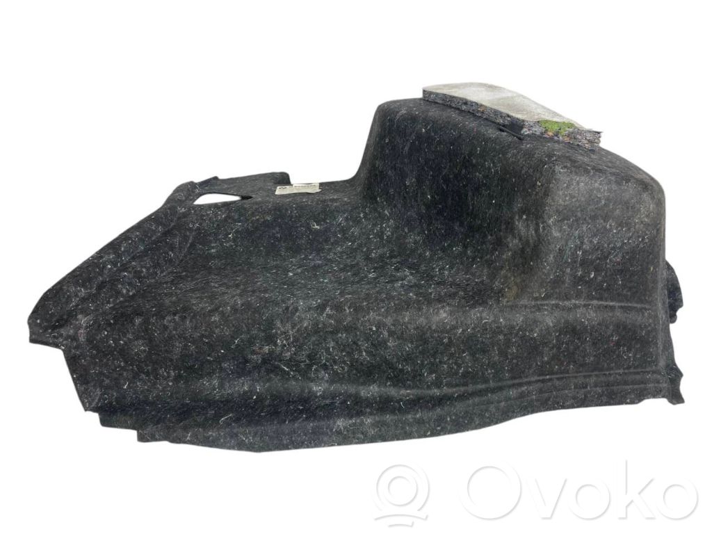 Нижняя панель отделки багажника