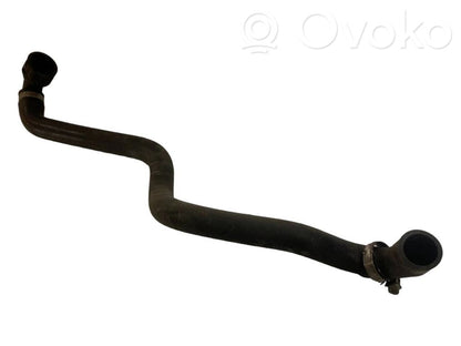 Caurulīte (-es) / šļūtene (-es)