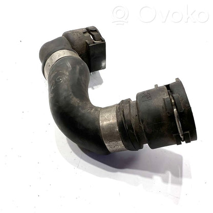 Caurulīte (-es) / šļūtene (-es)