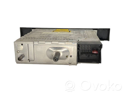 Radio / CD/DVD atskaņotājs / navigācija