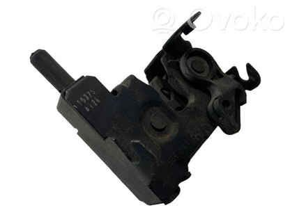 Dzinēja pārsega slēdzene