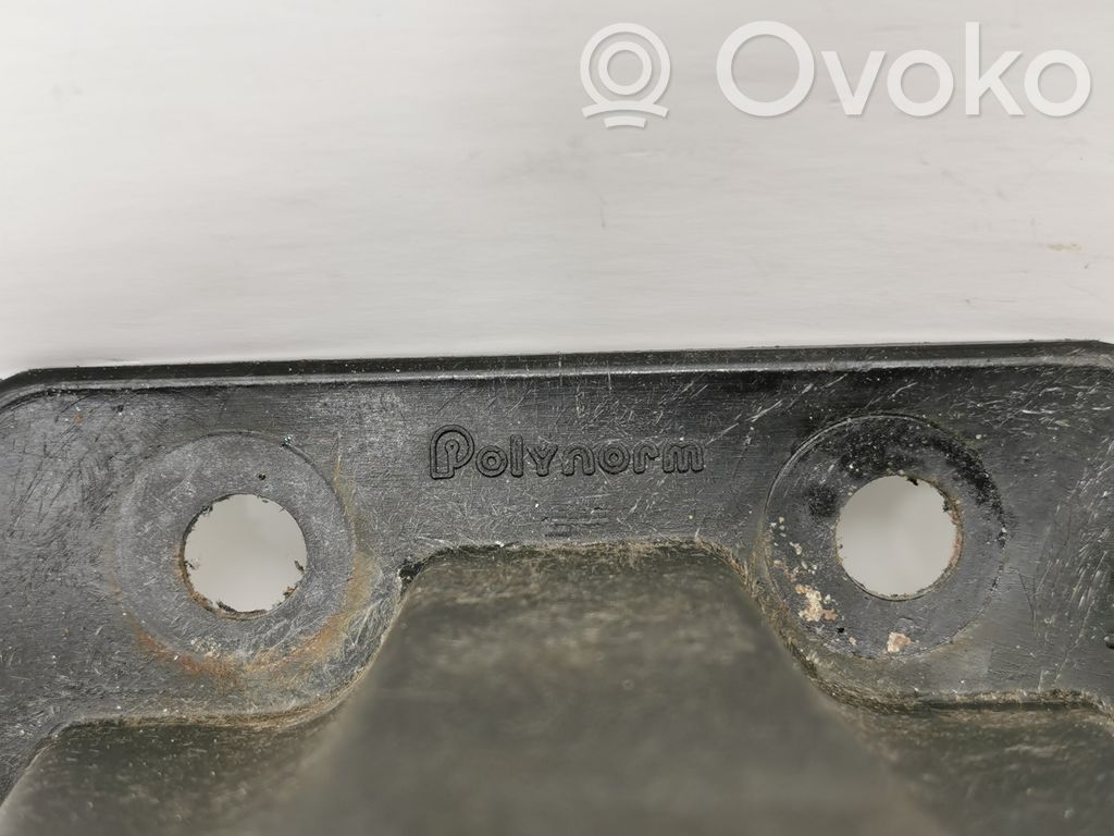 Priekšpusē bampera turētājs