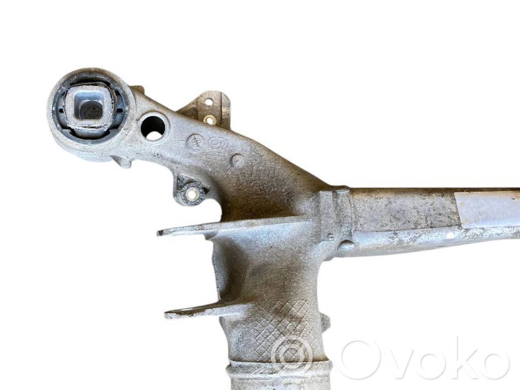 Pusrāmis aizmugurējais / priekšējais