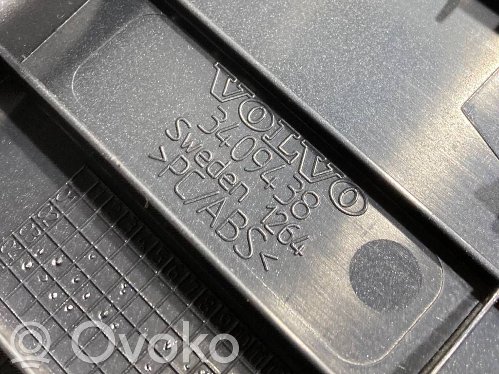 Instrumentu paneļa dekoratīvā apdare