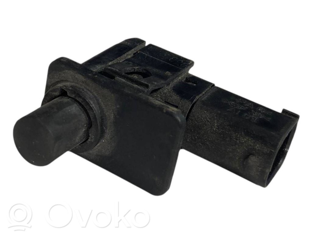 Motora pārsega atvēršanas / aizvēršanas sensors