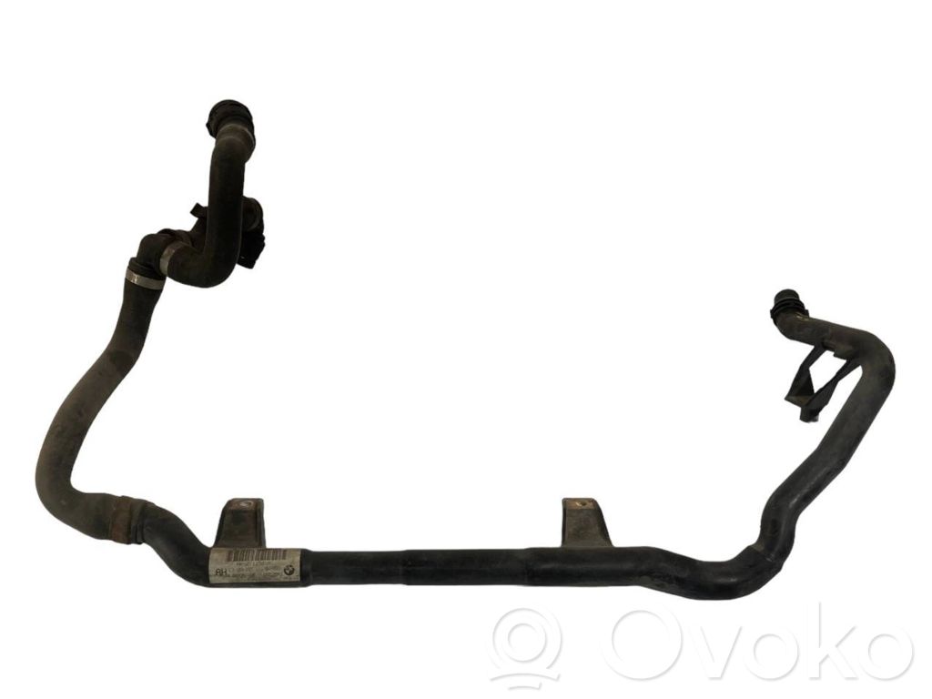 Caurulīte (-es) / šļūtene (-es)