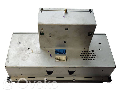 Radio / CD/DVD atskaņotājs / navigācija