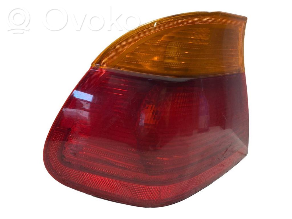 Aizmugurējais lukturis virsbūvē