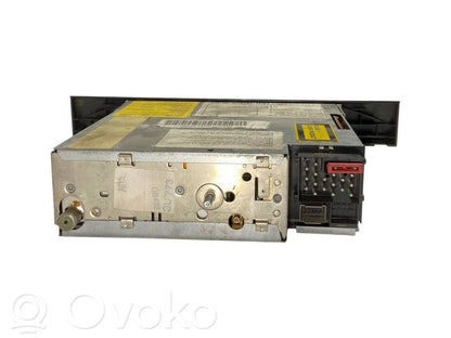 Radio / CD/DVD atskaņotājs / navigācija