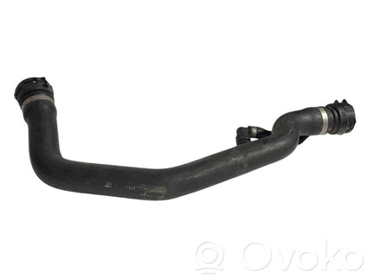 Caurulīte (-es) / šļūtene (-es)