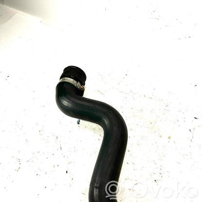 Caurulīte (-es) / šļūtene (-es)