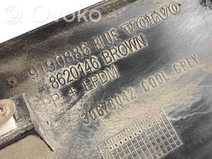 Aizmugurē durvju dekoratīvā apdare (moldings)