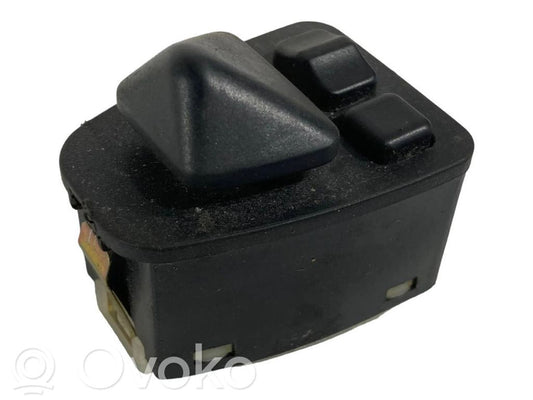 Sānu spoguļu slēdzis