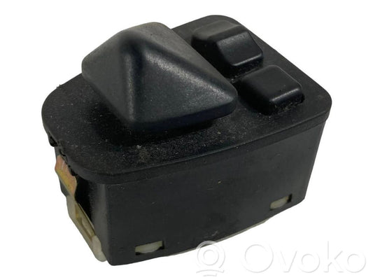 Sānu spoguļu slēdzis