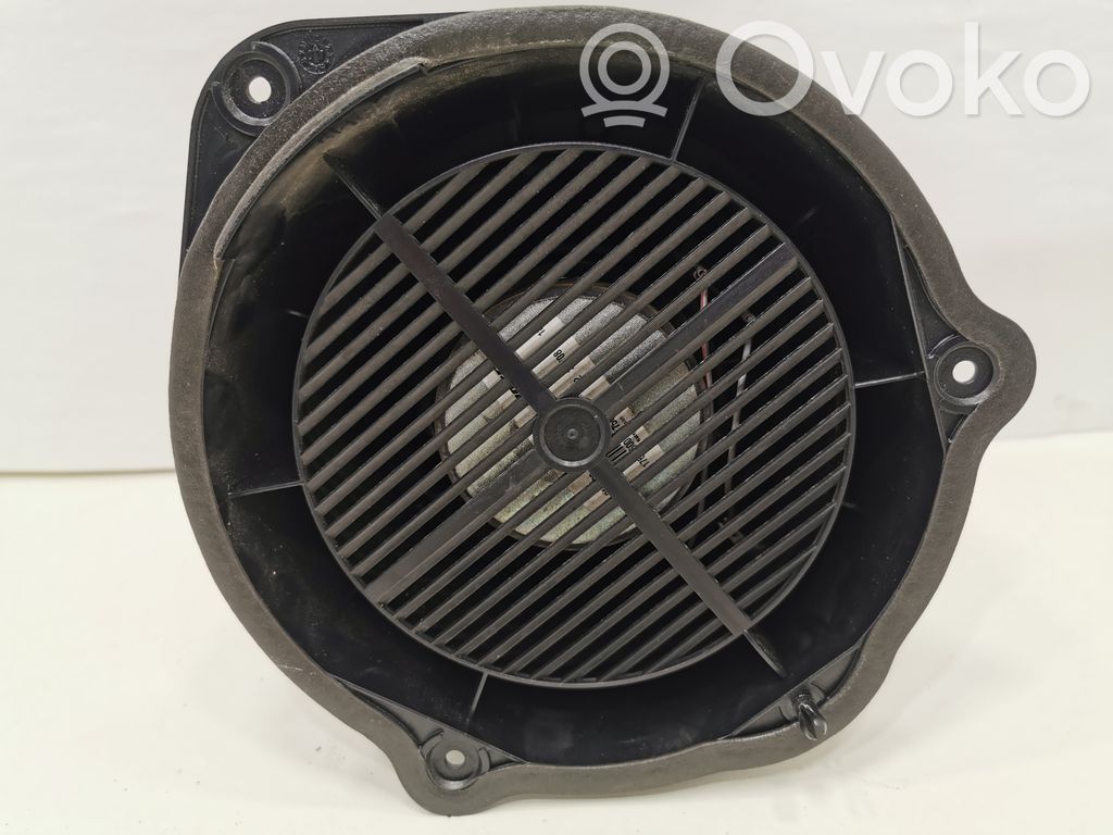 Динамик(и) в задней двери