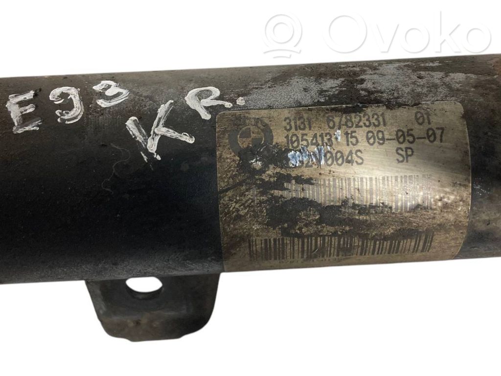 Priekšpusē amortizators ar atsperi