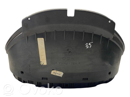 Speedometer (in the instrument panel)