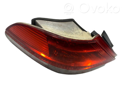 Aizmugurējais lukturis virsbūvē