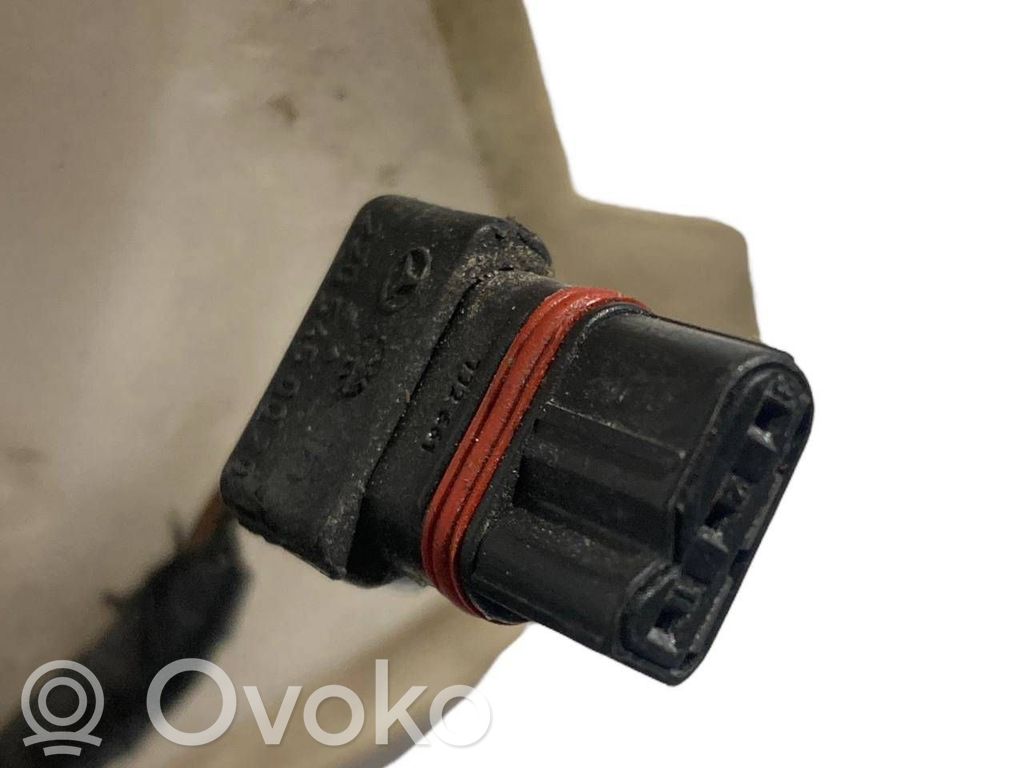 Priekšpusē slēdzene