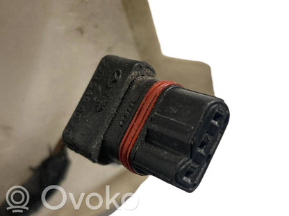 Priekšpusē slēdzene