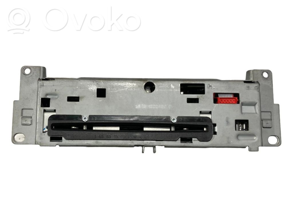 Radio / CD/DVD atskaņotājs / navigācija