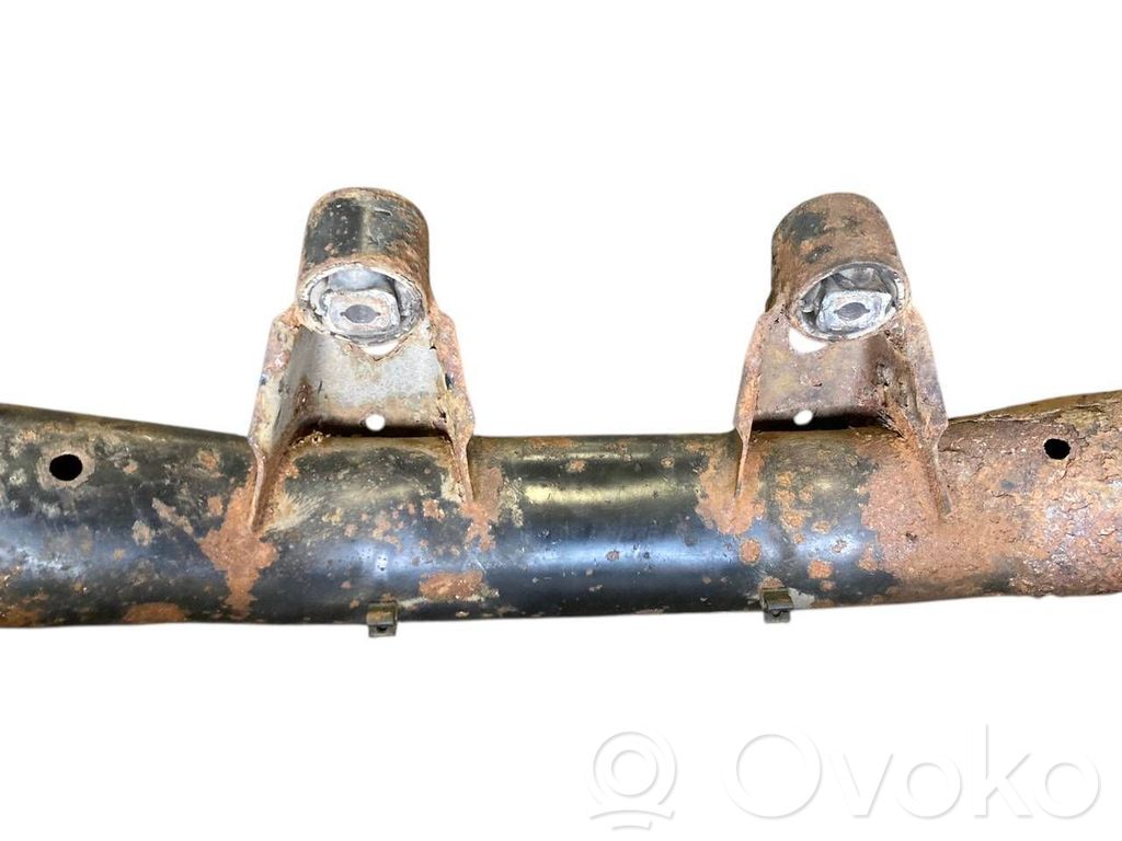 Pusrāmis aizmugurējais / priekšējais