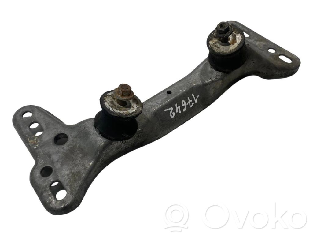 Dzinēja nostiprināšanas stiprinājums-kronšteins